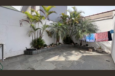 Casa à venda com 250m², 3 quartos e 6 vagas Casa à venda com 250m², 3 quartos e 6 vagasQuintal