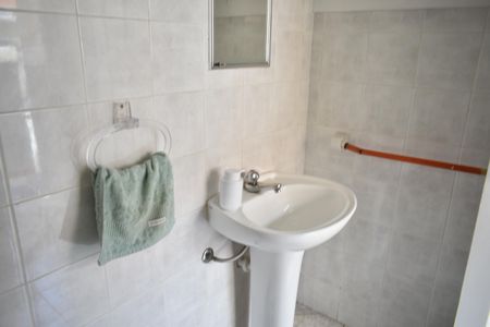 Casa à venda com 180m², 4 quartos e 2 vagasBanheiro de Serviço