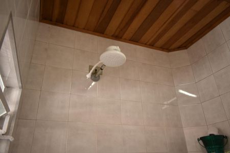 Casa à venda com 180m², 4 quartos e 2 vagasBanheiro de Serviço