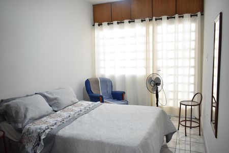 Casa à venda com 180m², 4 quartos e 2 vagasSuíte