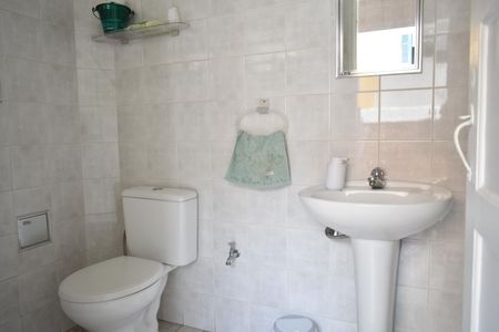 Casa à venda com 180m², 4 quartos e 2 vagasBanheiro de Serviço