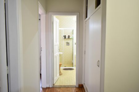 Casa à venda com 180m², 4 quartos e 2 vagasCorredor