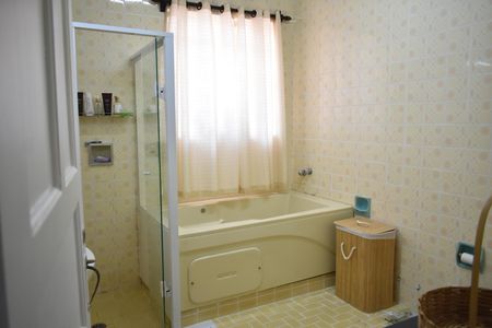 Casa à venda com 180m², 4 quartos e 2 vagasBanheiro