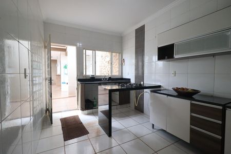 Casa para alugar com 168m², 3 quartos e 2 vagasCozinha