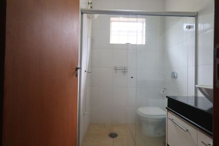 Casa para alugar com 168m², 3 quartos e 2 vagasBanheiro social