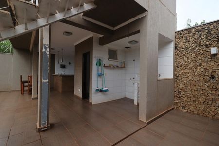 Casa para alugar com 168m², 3 quartos e 2 vagasÁrea de Serviço