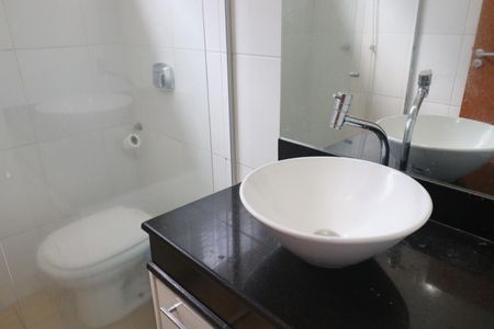 Casa para alugar com 168m², 3 quartos e 2 vagasBanheiro social