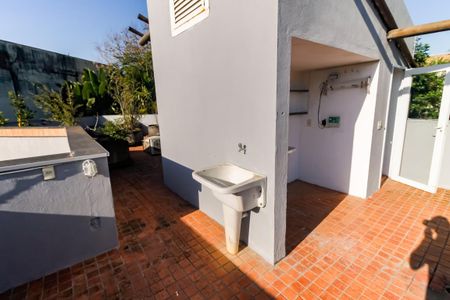 Área de Serviço de casa para alugar com 3 quartos, 335m² em Jardim Leonor, São Paulo