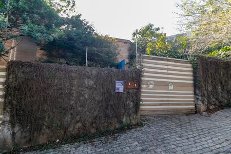 Portão garagem de casa para alugar com 3 quartos, 335m² em Jardim Leonor, São Paulo