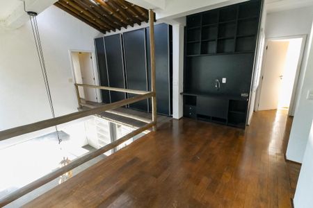 Armários corredor de casa para alugar com 3 quartos, 335m² em Jardim Leonor, São Paulo