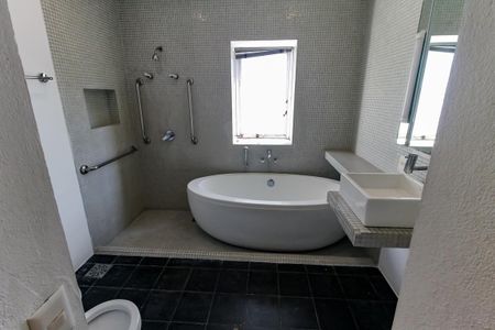 Banheiro da Suíte 2 de casa para alugar com 3 quartos, 335m² em Jardim Leonor, São Paulo