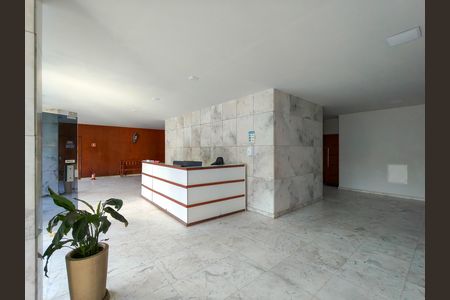 Apartamento à venda com 80m², 2 quartos e 1 vaga Apartamento à venda com 80m², 2 quartos e 1 vagaFachada e portaria
