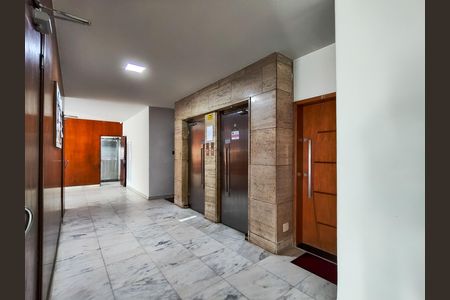 Apartamento à venda com 80m², 2 quartos e 1 vaga Apartamento à venda com 80m², 2 quartos e 1 vagaFachada e portaria