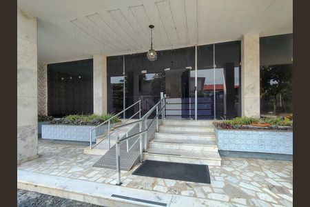 Apartamento à venda com 80m², 2 quartos e 1 vaga Apartamento à venda com 80m², 2 quartos e 1 vagaFachada e portaria