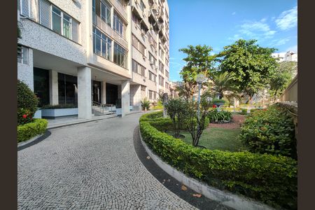 Apartamento à venda com 80m², 2 quartos e 1 vaga Apartamento à venda com 80m², 2 quartos e 1 vagaFachada e portaria