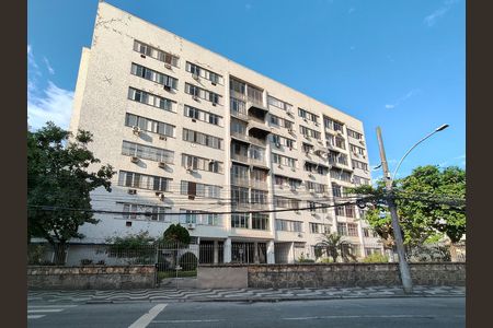 Apartamento à venda com 80m², 2 quartos e 1 vaga Apartamento à venda com 80m², 2 quartos e 1 vagaFachada e portaria