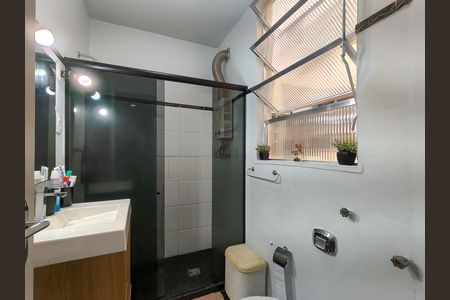 Apartamento à venda com 80m², 2 quartos e 1 vaga Apartamento à venda com 80m², 2 quartos e 1 vagaBanheiro social