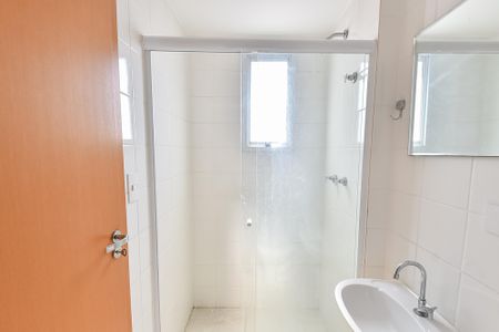 Apartamento para alugar com 68m², 2 quartos e 1 vaga Apartamento para alugar com 68m², 2 quartos e 1 vagaBanheiro da suíte 1
