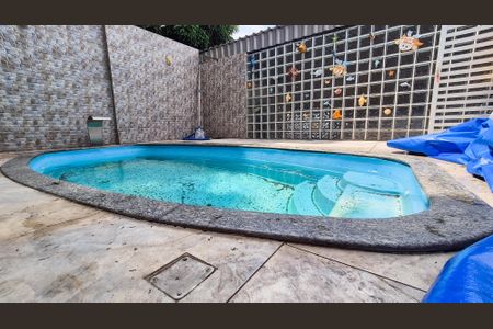 Casa à venda com 420m², 4 quartos e 1 vagaPiscina 