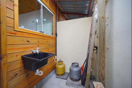 Casa para alugar com 60m², 2 quartos e 1 vagaÁrea de Serviço