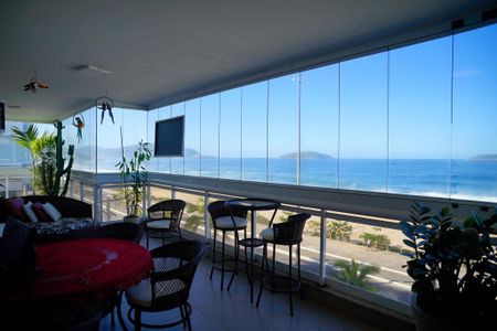 Apartamento à venda com 170m², 3 quartos e 3 vagasVaranda