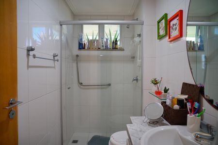 Apartamento à venda com 170m², 3 quartos e 3 vagasBanheiro do Quarto 2