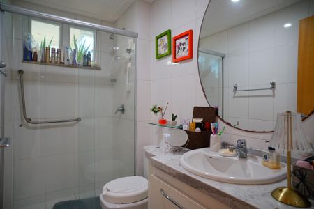 Apartamento à venda com 170m², 3 quartos e 3 vagasBanheiro do Quarto 2