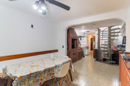 Casa à venda com 270m², 3 quartos e 2 vagas Casa à venda com 270m², 3 quartos e 2 vagasEspaço Gourmet