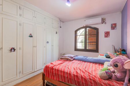 Casa à venda com 270m², 3 quartos e 2 vagas Casa à venda com 270m², 3 quartos e 2 vagasQuarto 1