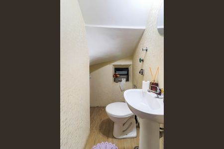 Casa à venda com 270m², 3 quartos e 2 vagas Casa à venda com 270m², 3 quartos e 2 vagasLavabo 1