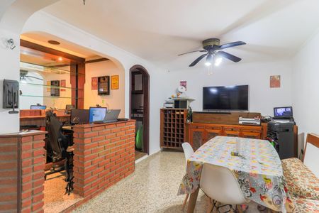 Casa à venda com 270m², 3 quartos e 2 vagas Casa à venda com 270m², 3 quartos e 2 vagasEspaço Gourmet