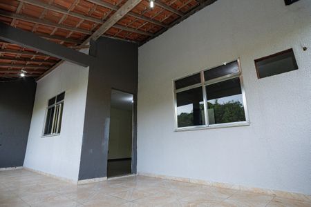 Casa para alugar com 110m², 2 quartos e 1 vagavaranda