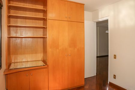 Apartamento à venda com 71m², 2 quartos e 1 vagaQuarto 2