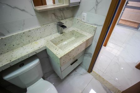 Apartamento para alugar com 61m², 2 quartos e 1 vaga Apartamento para alugar com 61m², 2 quartos e 1 vagaBanheiro social