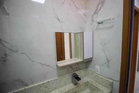 Apartamento para alugar com 61m², 2 quartos e 1 vaga Apartamento para alugar com 61m², 2 quartos e 1 vagaBanheiro social