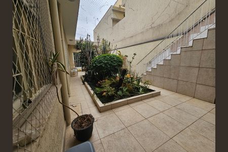 Casa à venda com 238m², 3 quartos e 2 vagas Casa à venda com 238m², 3 quartos e 2 vagasJardim