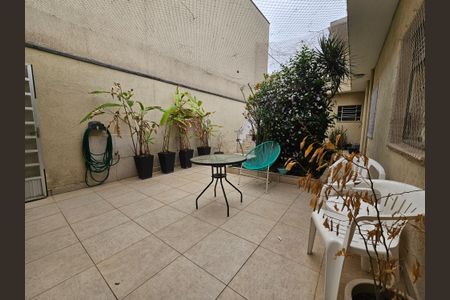 Casa à venda com 238m², 3 quartos e 2 vagas Casa à venda com 238m², 3 quartos e 2 vagasQuintal