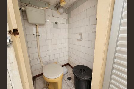 Casa à venda com 238m², 3 quartos e 2 vagas Casa à venda com 238m², 3 quartos e 2 vagasBanheiro de serviço