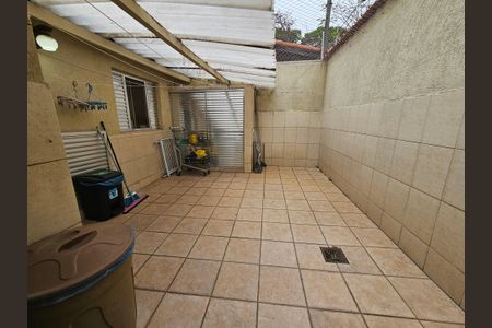 Casa à venda com 238m², 3 quartos e 2 vagas Casa à venda com 238m², 3 quartos e 2 vagasQuintal