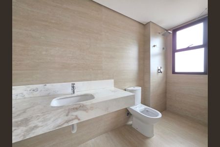 Apartamento à venda com 266m², 3 quartos e 3 vagasBanheiro da Suíte 1