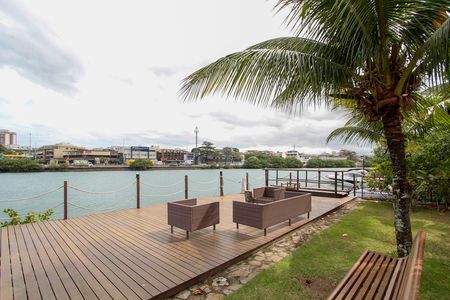 Apartamento à venda com 120m², 3 quartos e 2 vagas Apartamento à venda com 120m², 3 quartos e 2 vagasÁrea comum - Deck com vista da lagoa
