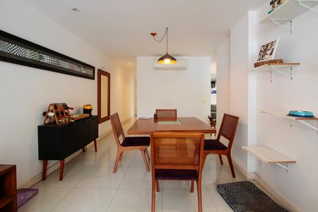 Apartamento à venda com 120m², 3 quartos e 2 vagas Apartamento à venda com 120m², 3 quartos e 2 vagasSala