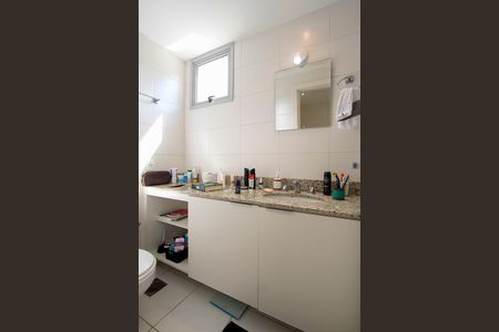 Apartamento à venda com 120m², 3 quartos e 2 vagas Apartamento à venda com 120m², 3 quartos e 2 vagasBanheiro da Suíte