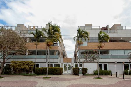Apartamento à venda com 120m², 3 quartos e 2 vagas Apartamento à venda com 120m², 3 quartos e 2 vagasFachada