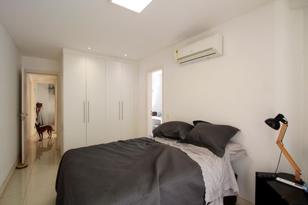 Apartamento à venda com 120m², 3 quartos e 2 vagas Apartamento à venda com 120m², 3 quartos e 2 vagasSuíte