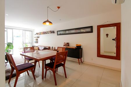 Apartamento à venda com 120m², 3 quartos e 2 vagas Apartamento à venda com 120m², 3 quartos e 2 vagasSala