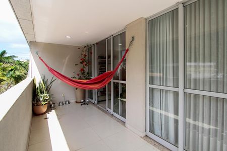 Varanda de apartamento à venda com 3 quartos, 120m² em Itanhangá, Rio de Janeiro