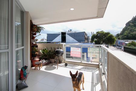 Apartamento à venda com 120m², 3 quartos e 2 vagas Apartamento à venda com 120m², 3 quartos e 2 vagasVaranda