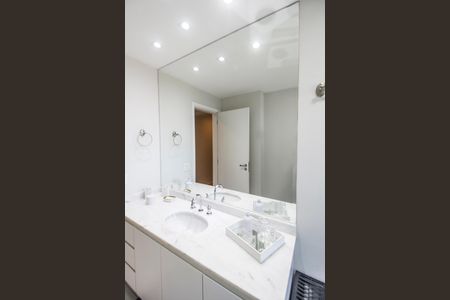 Apartamento para alugar com 196m², 3 quartos e 3 vagas Apartamento para alugar com 196m², 3 quartos e 3 vagasBanheiro da Suíte