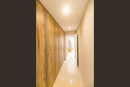 Apartamento para alugar com 196m², 3 quartos e 3 vagas Apartamento para alugar com 196m², 3 quartos e 3 vagasCorredor